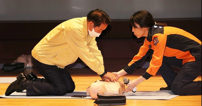최대호 안양시장 “김성제 의왕시장 심폐소생술 주민은 안양 공직자...깊이 감사”