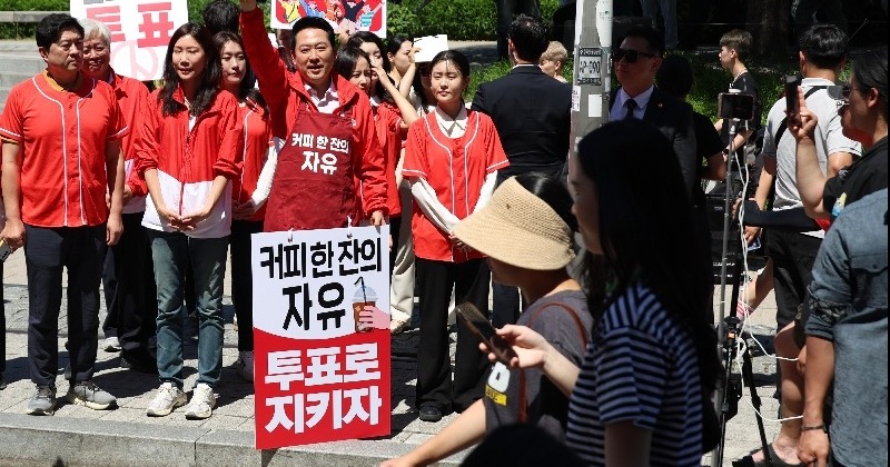 <b>배재</b>고 <b>야구부</b>, 경기 중 광주일고 향해 “스타벅스 가야지”
